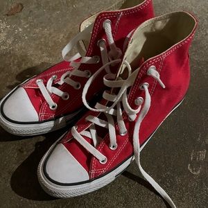 women’s size 8 red converse high tops